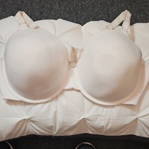 Vanity Fair Women's Underwire White Bra 42D